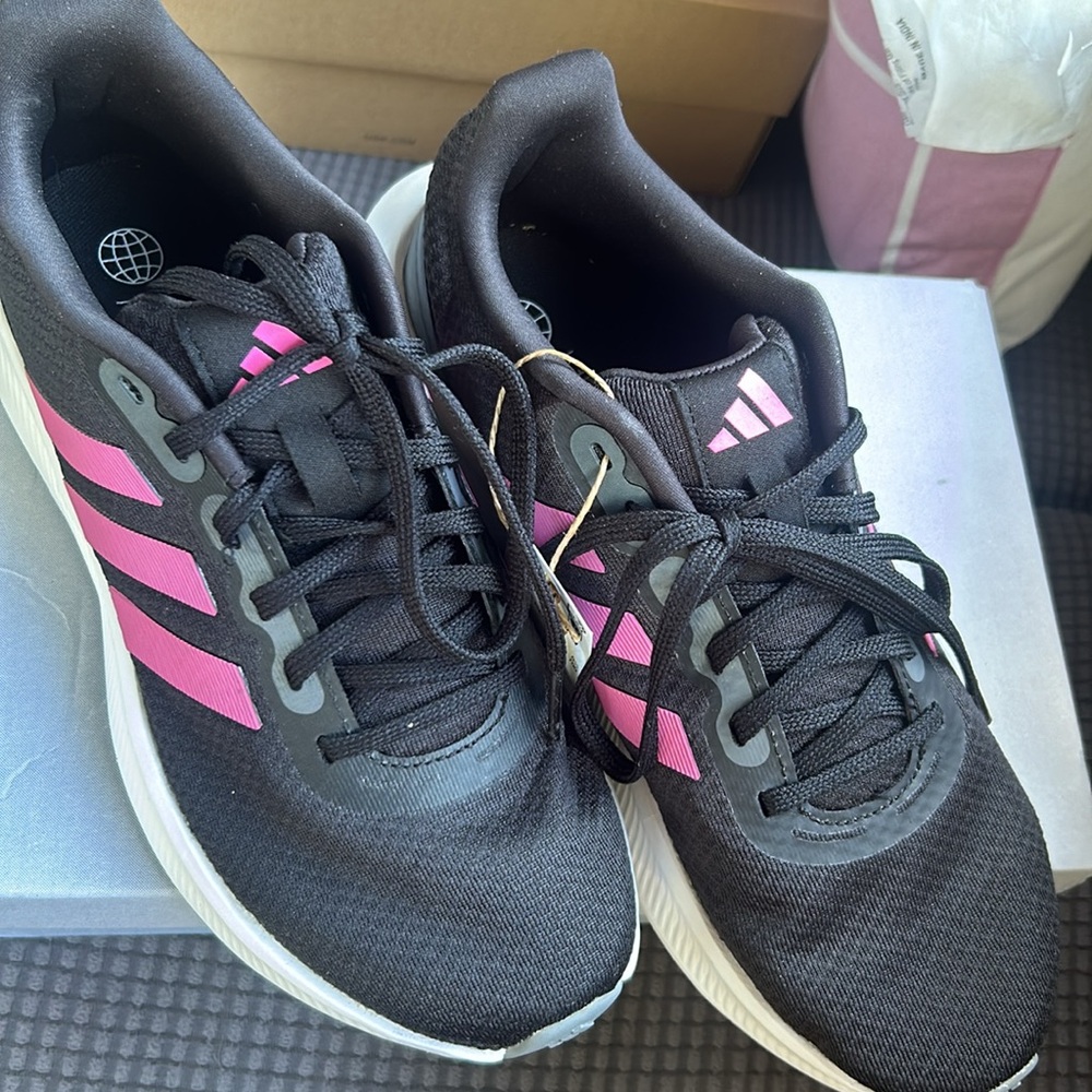Adidas WMNS Runfalcon 3
Core Black Pulse Magenta - Picture 11 of 13
